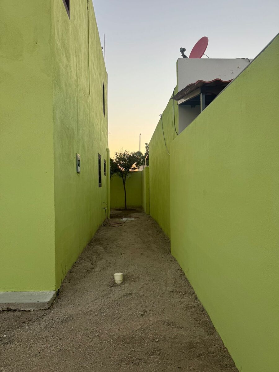 18 of 21: Callejón de acceso a patio