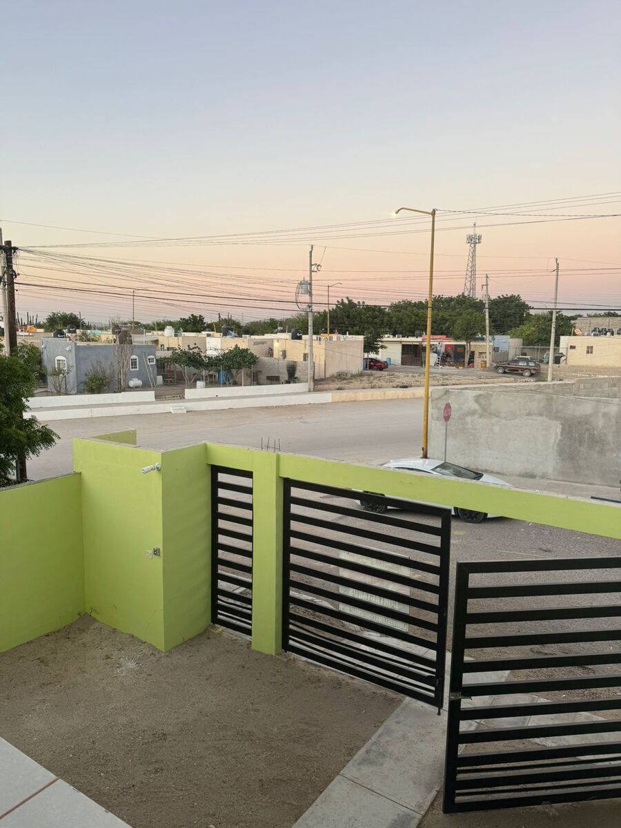 19 of 21: Patio de enfrente