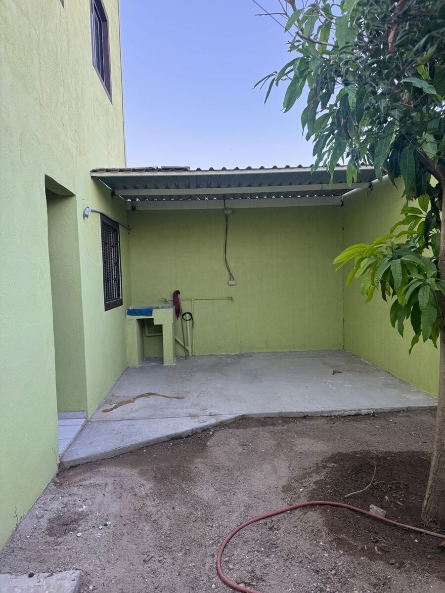 3 of 21: Area De Lavado