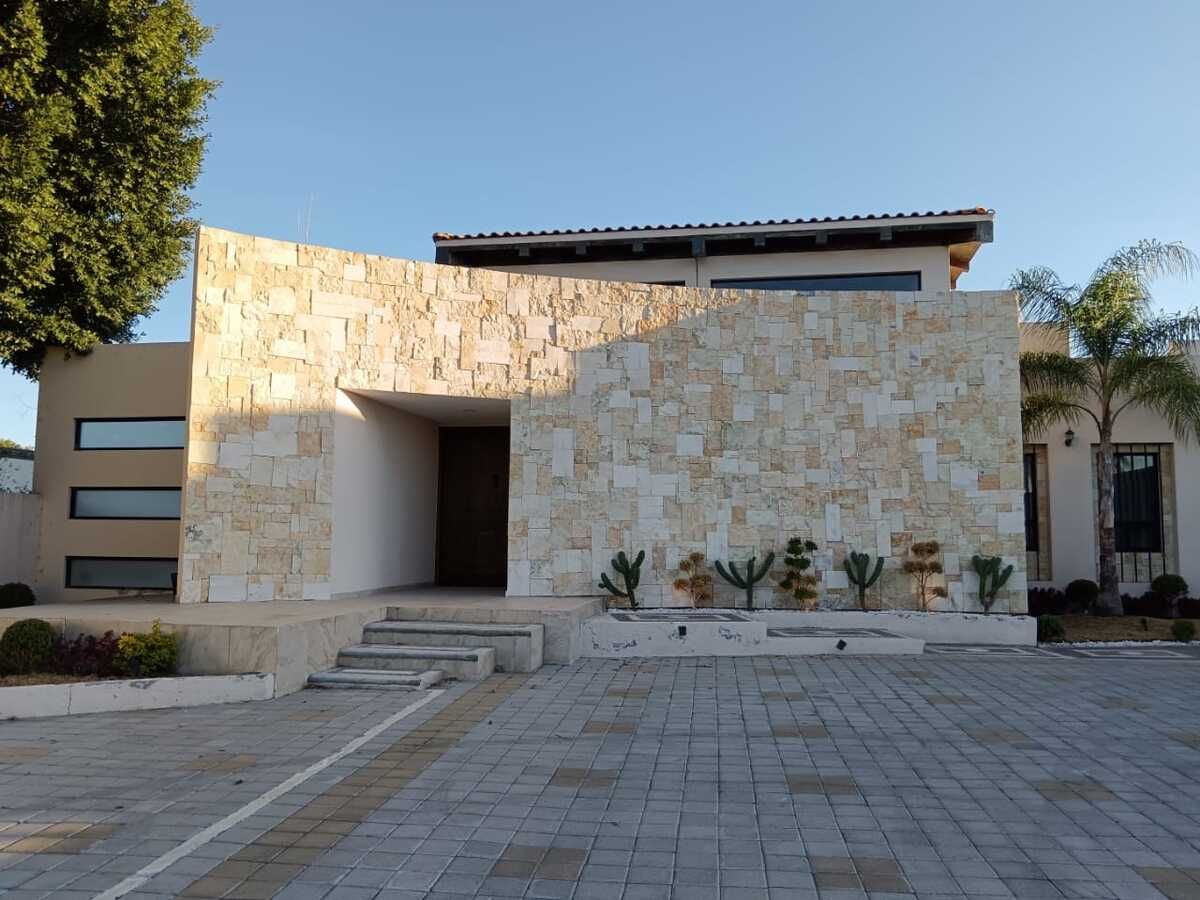Residencia estilo toscana en balcones de juriquilla