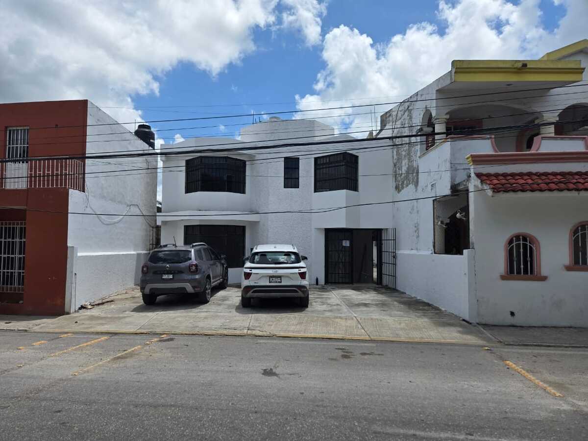 13 of 17: Frente del inmueble sobre Avenida