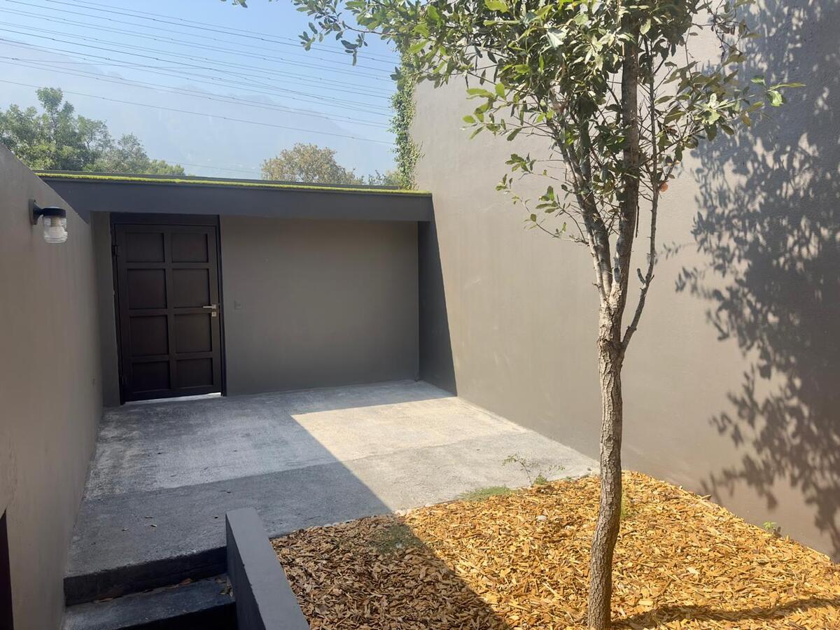 21 de 24: Acceso Indep. Depto.