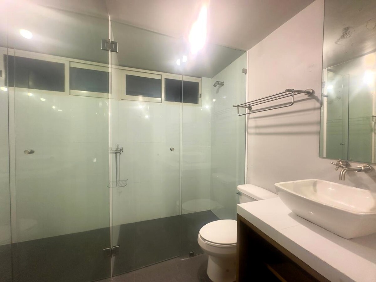 24 de 24: Baño Depto.