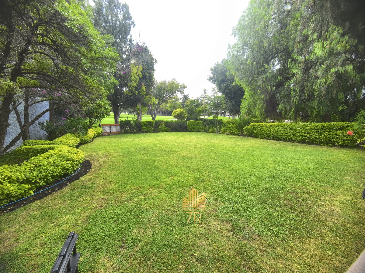 38 de 40: Jardín trasero