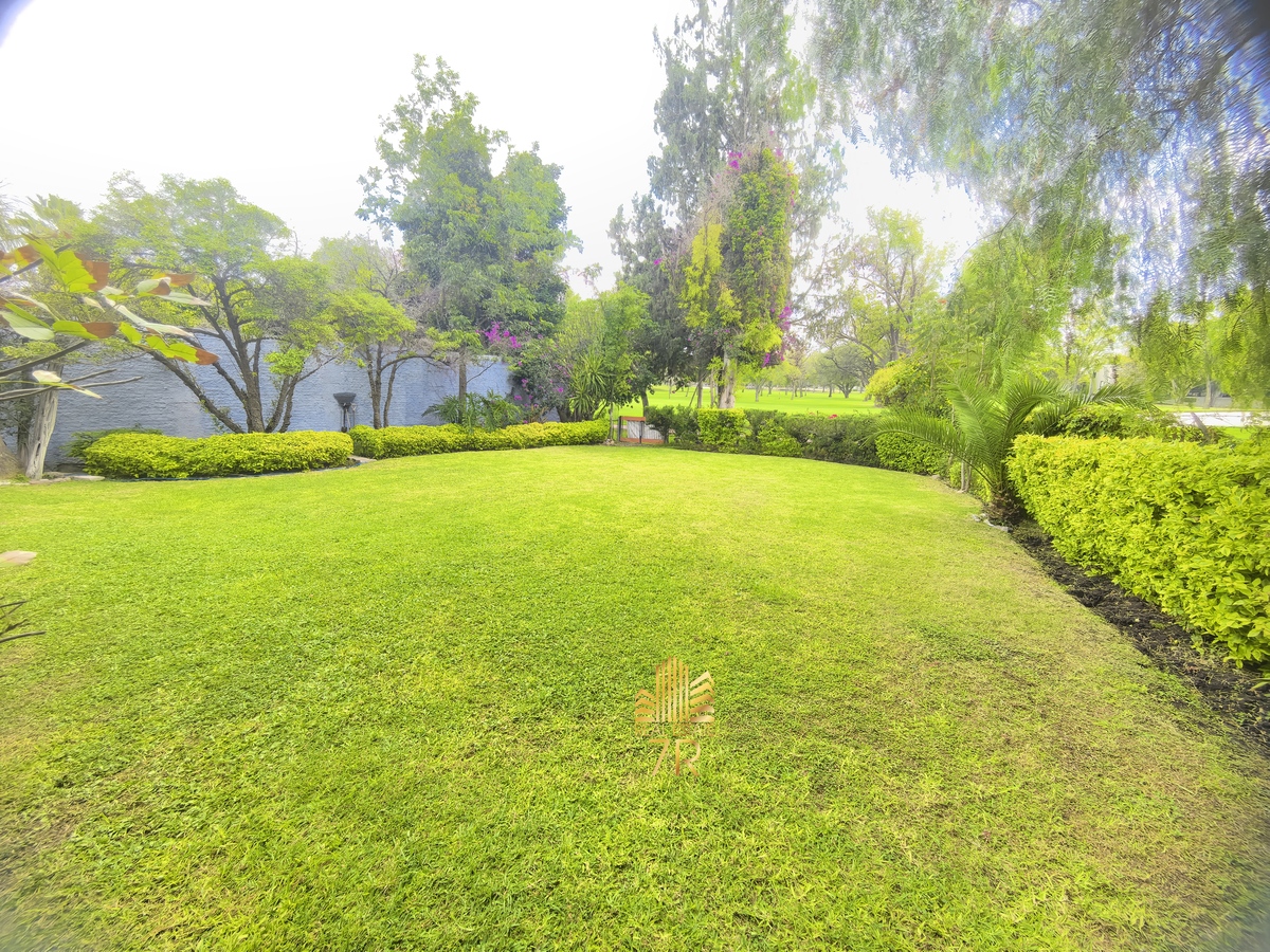 13 de 40: Jardín trasero