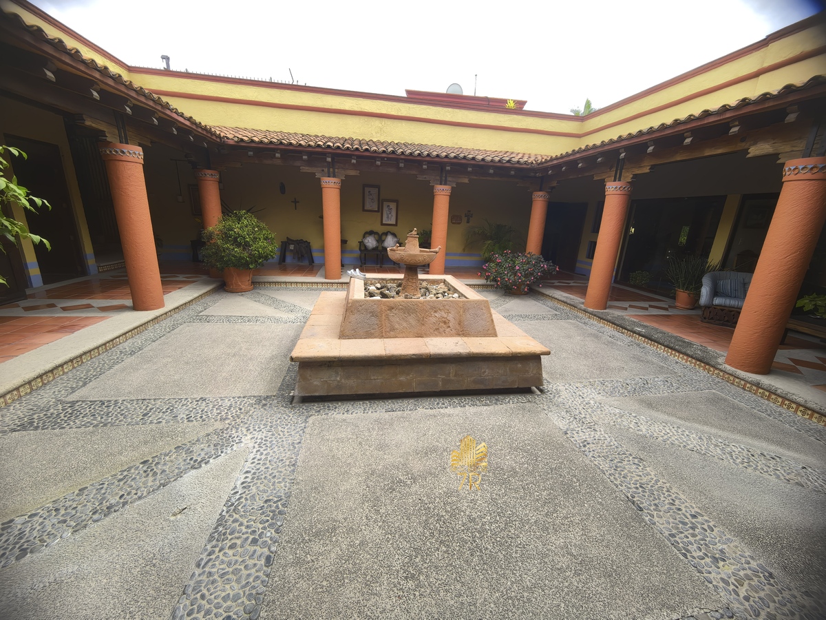 26 de 40: Patio central