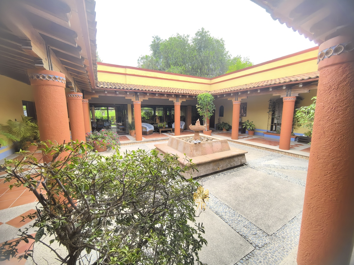 3 de 40: Patio central
