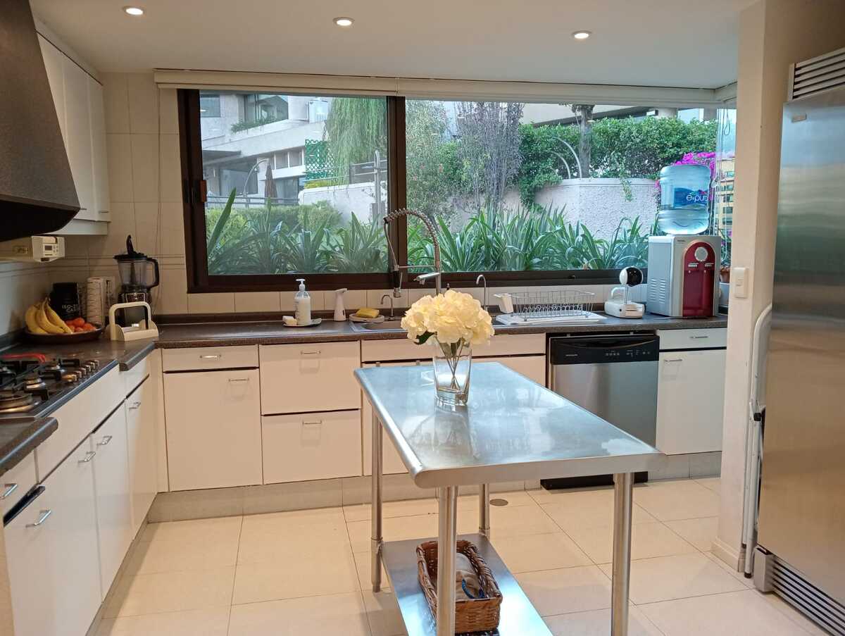 Casa en condominio en Venta en Av Club De Golf Lomas con 3 Recámaras, 3 Baños y 400 Metros Cuadrados