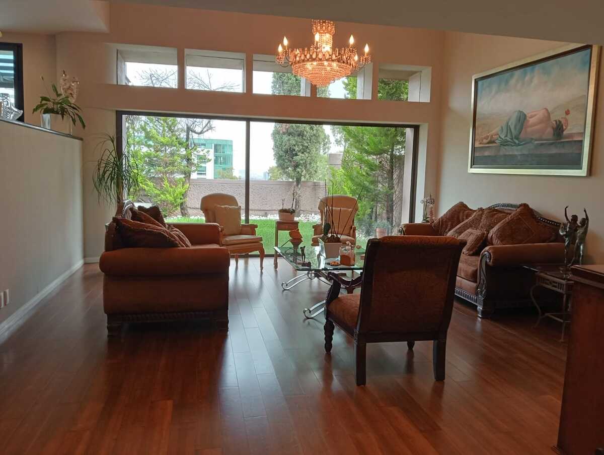 Casa en condominio en Venta en Av Club De Golf Lomas con 3 Recámaras, 3 Baños y 400 Metros Cuadrados