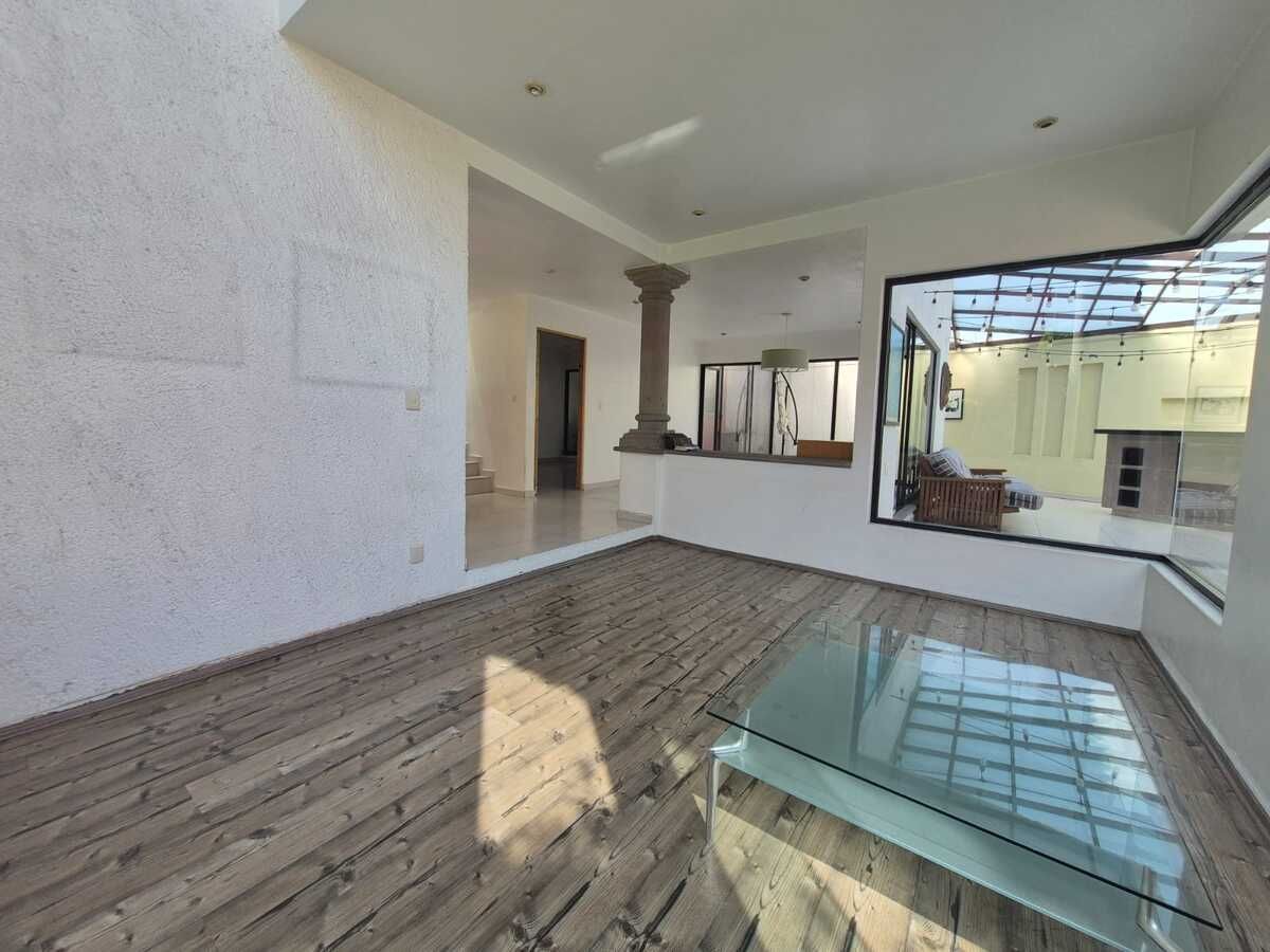 1 de 18: Acceso Principal a Comedor Doble Altura