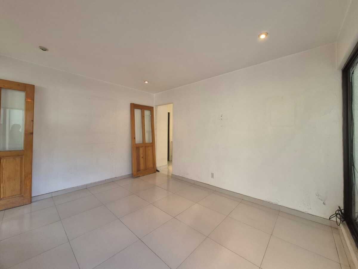 17 de 18: Espacio de Antecomedor o Sala de TV p.b.