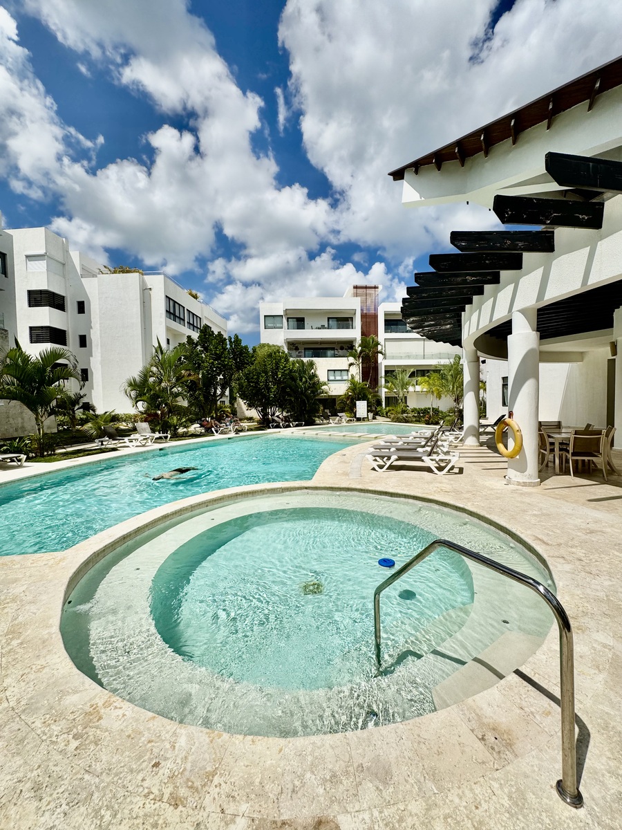 3 de 41: una de dos piscinas