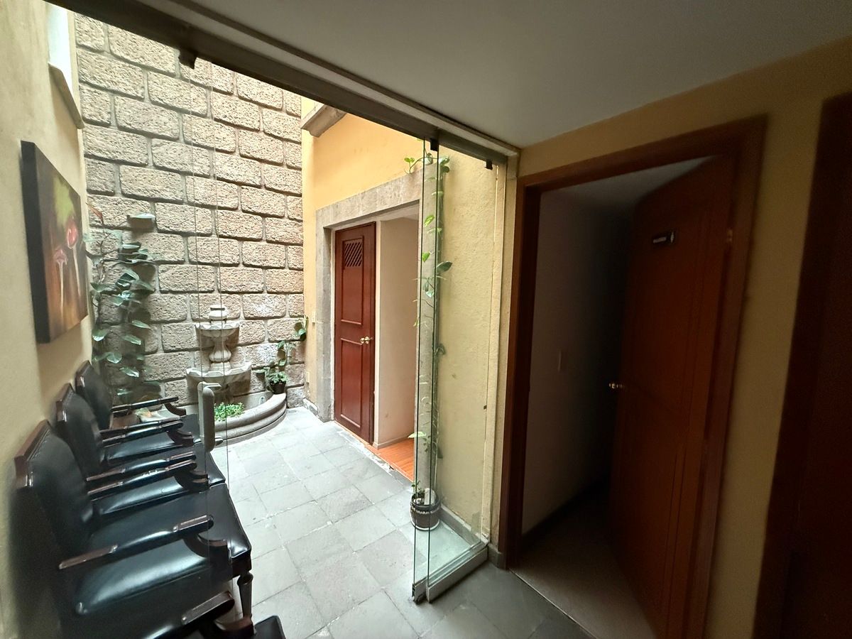 15 of 17: banos 1 piso