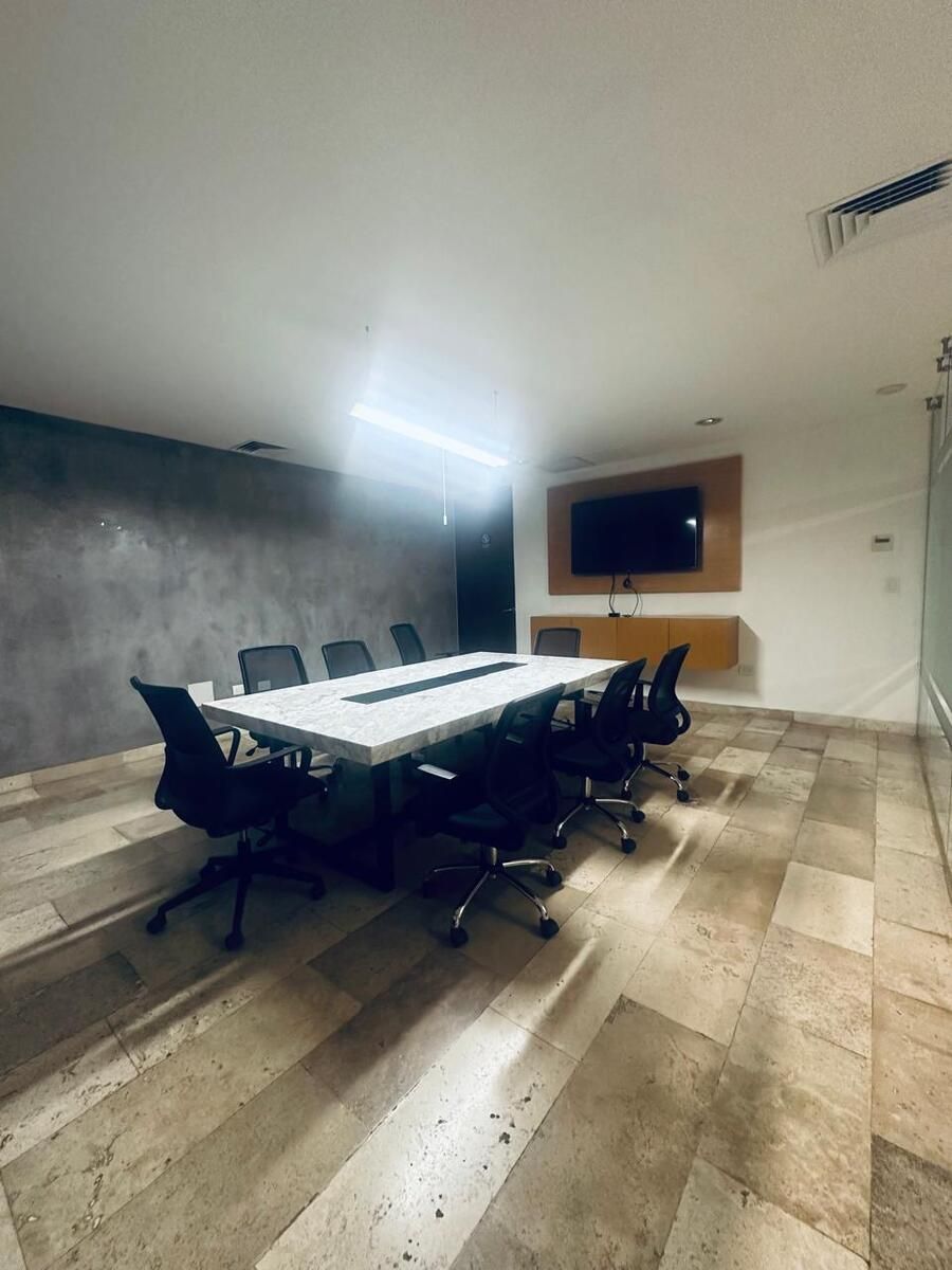 11 de 13: Sala de juntas #1