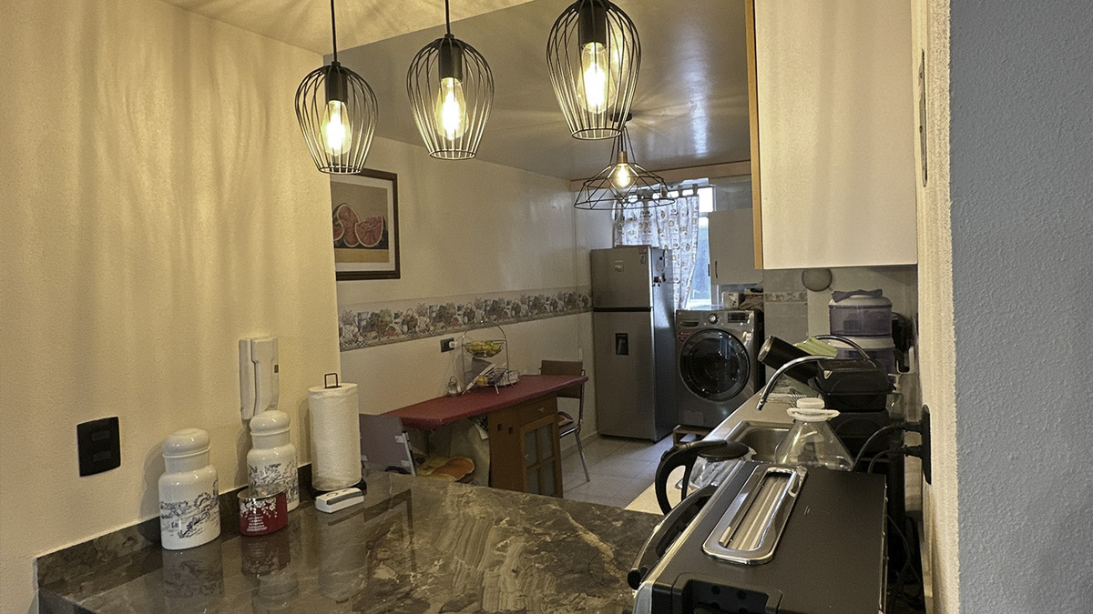 8 of 15: Barra Cocina