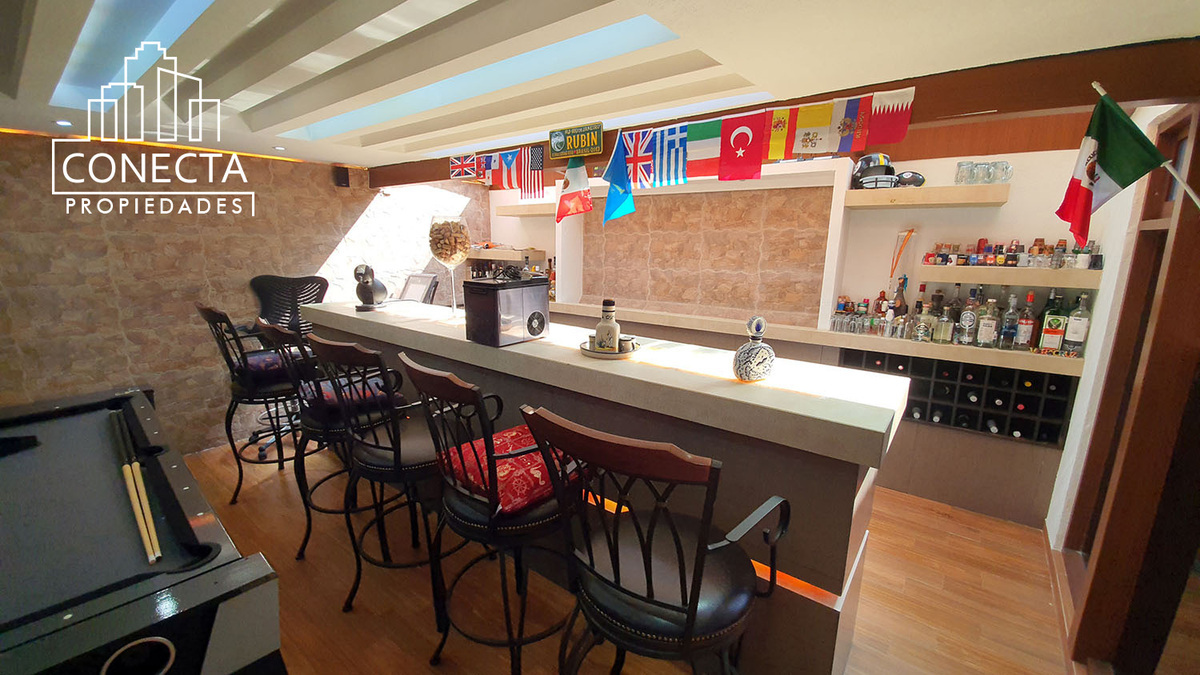 9 of 21: Salón de juegos