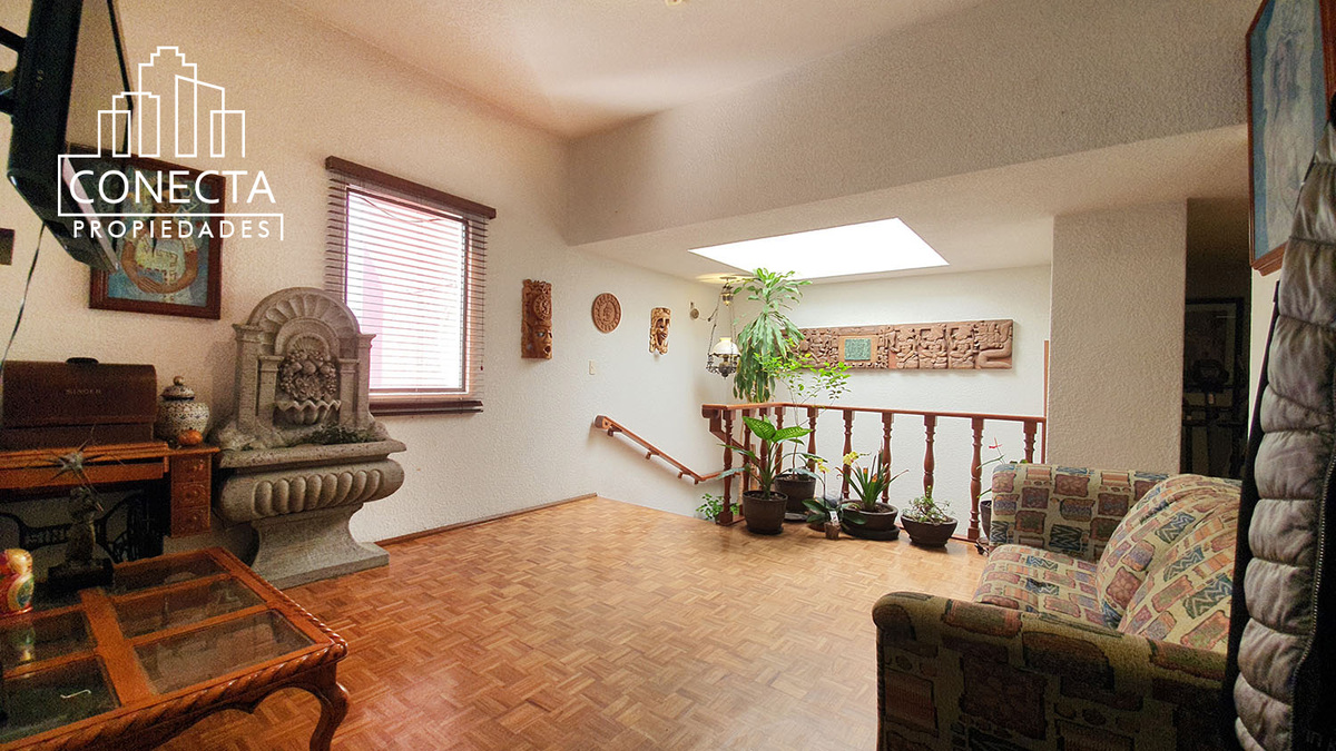 11 of 21: Área familiar planta alta