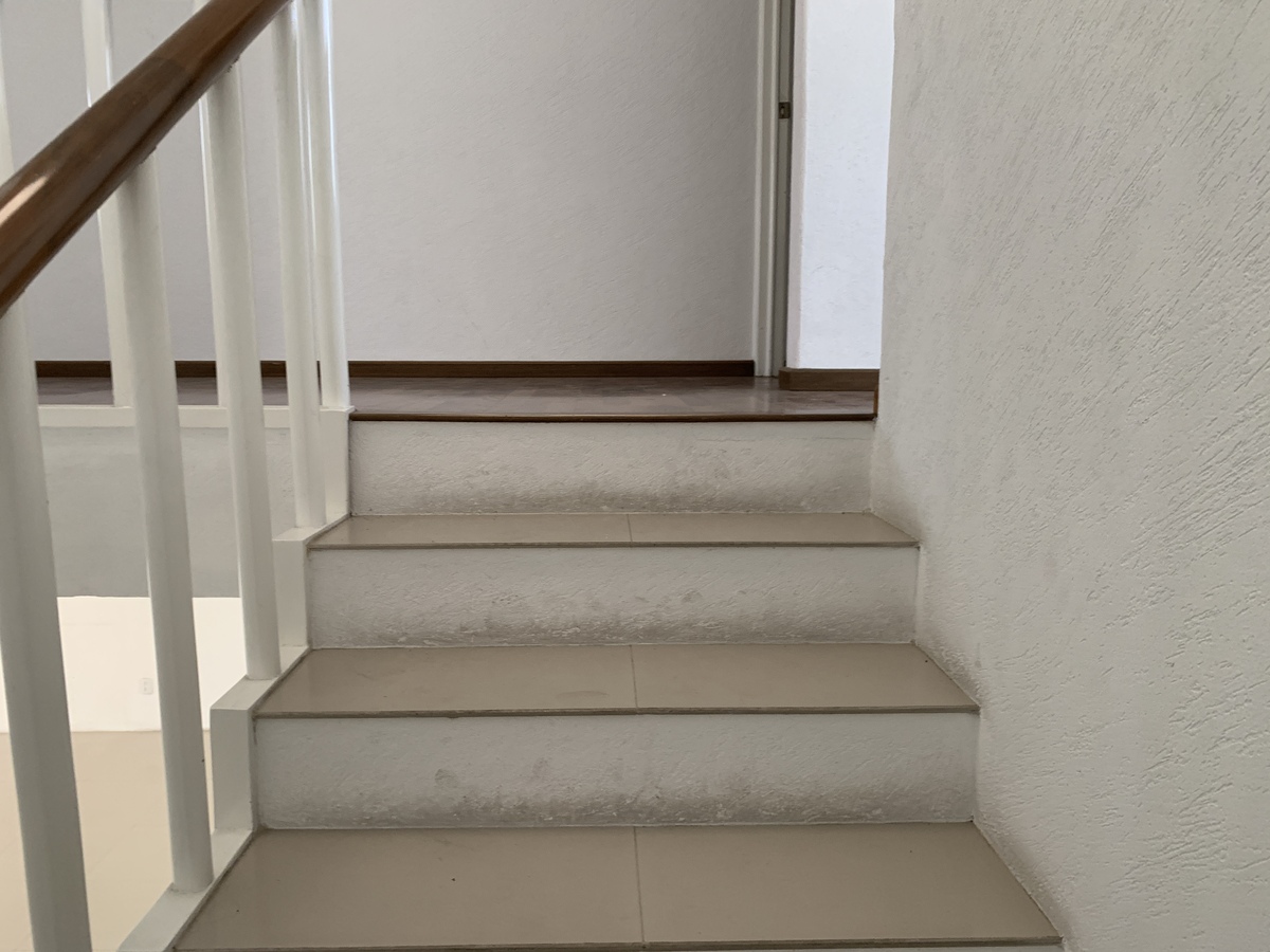 17 de 37: ESCALERA