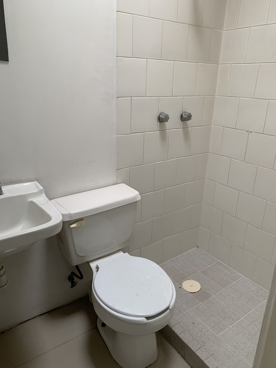 15 de 37: BAÑO SERVICIO