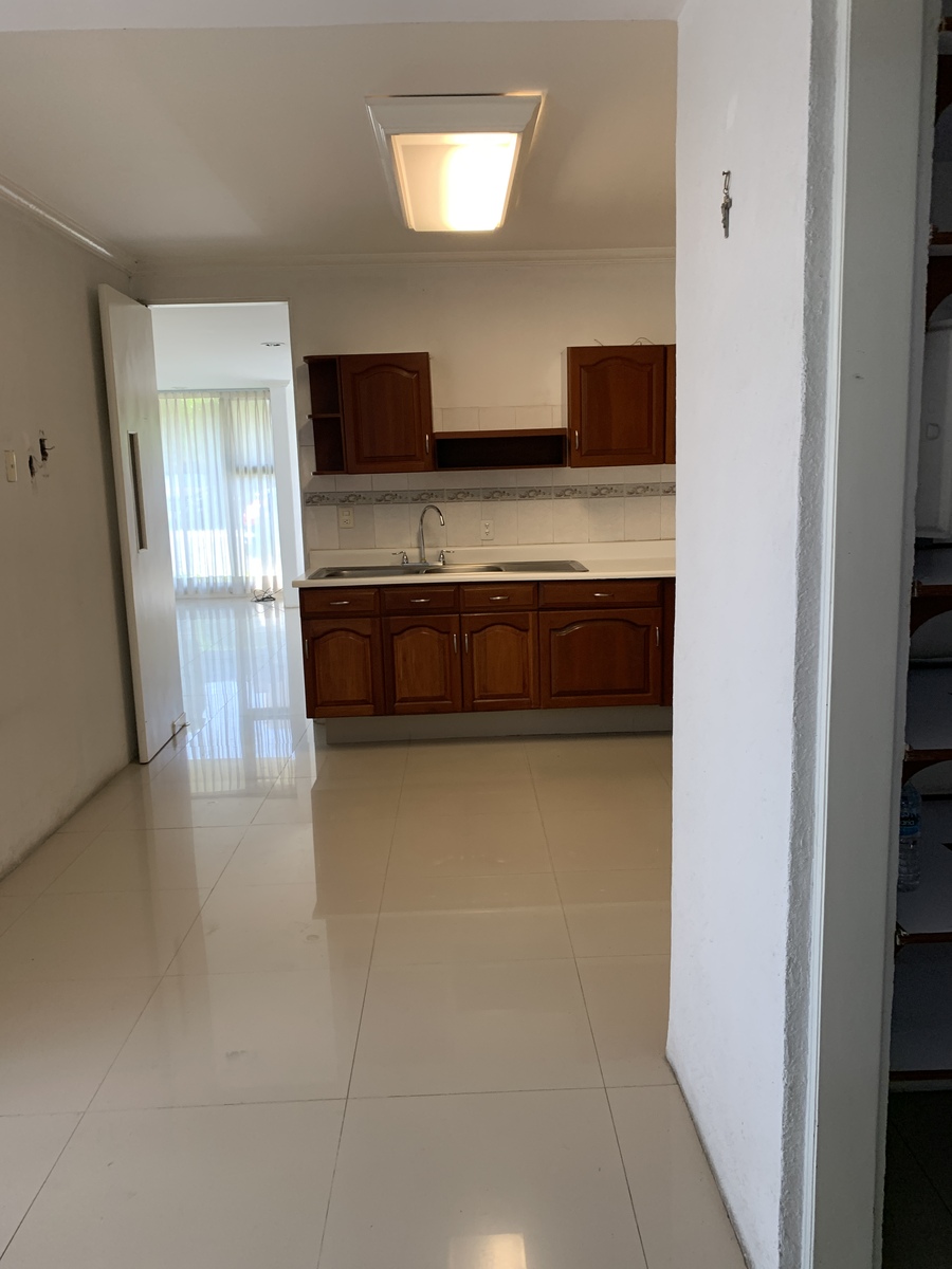 12 de 37: Amplia Cocina