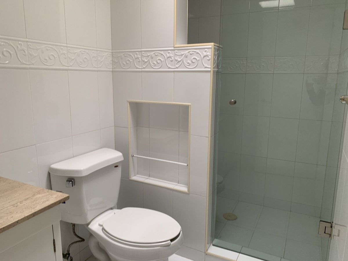 24 de 37: Baño Recámara Principal