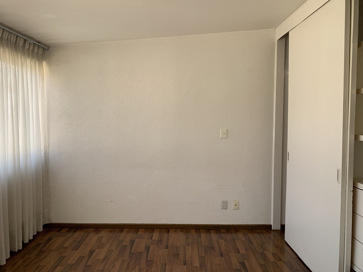 30 de 37: Recámara 2