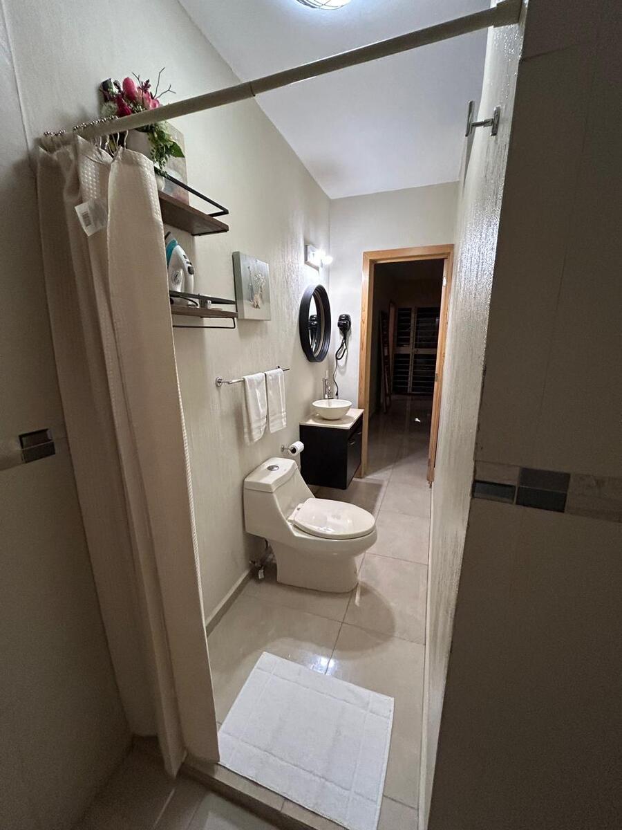 4 of 9: PRIMER BAÑO