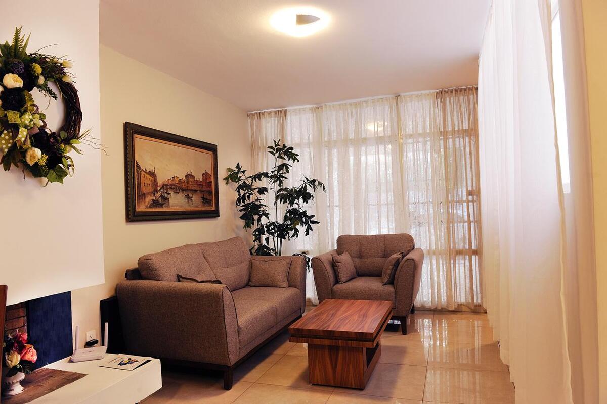 2 of 9: SALA / RECIBIDOR