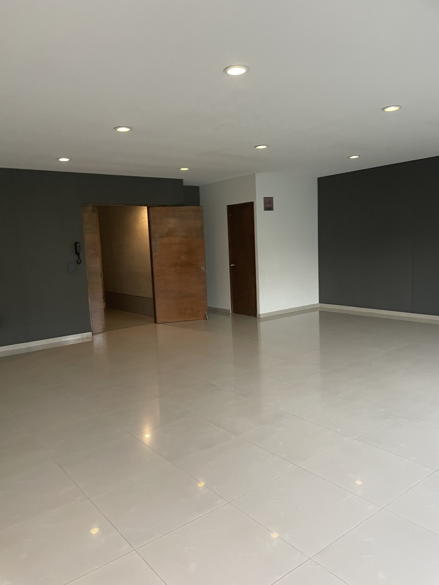 25 de 36: Salón fiestas