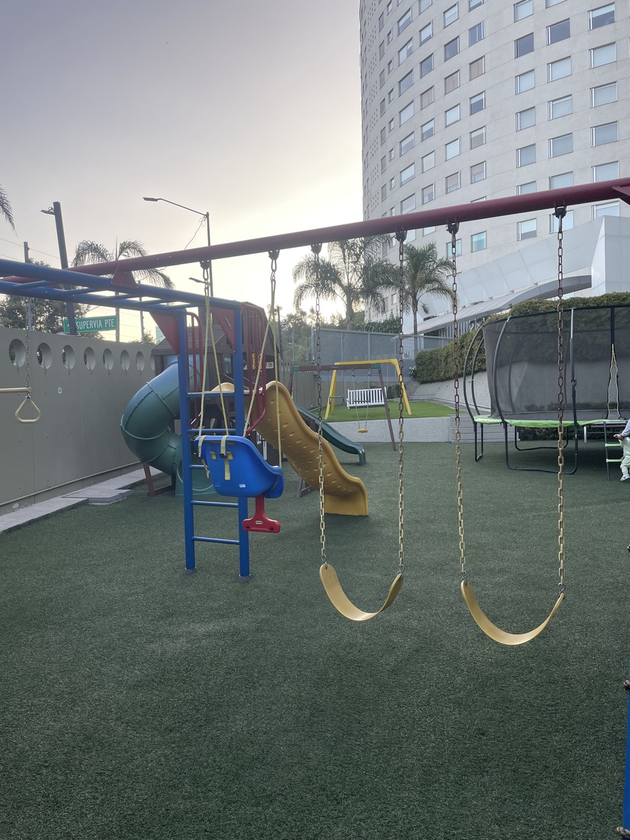 28 de 36: Área juegos