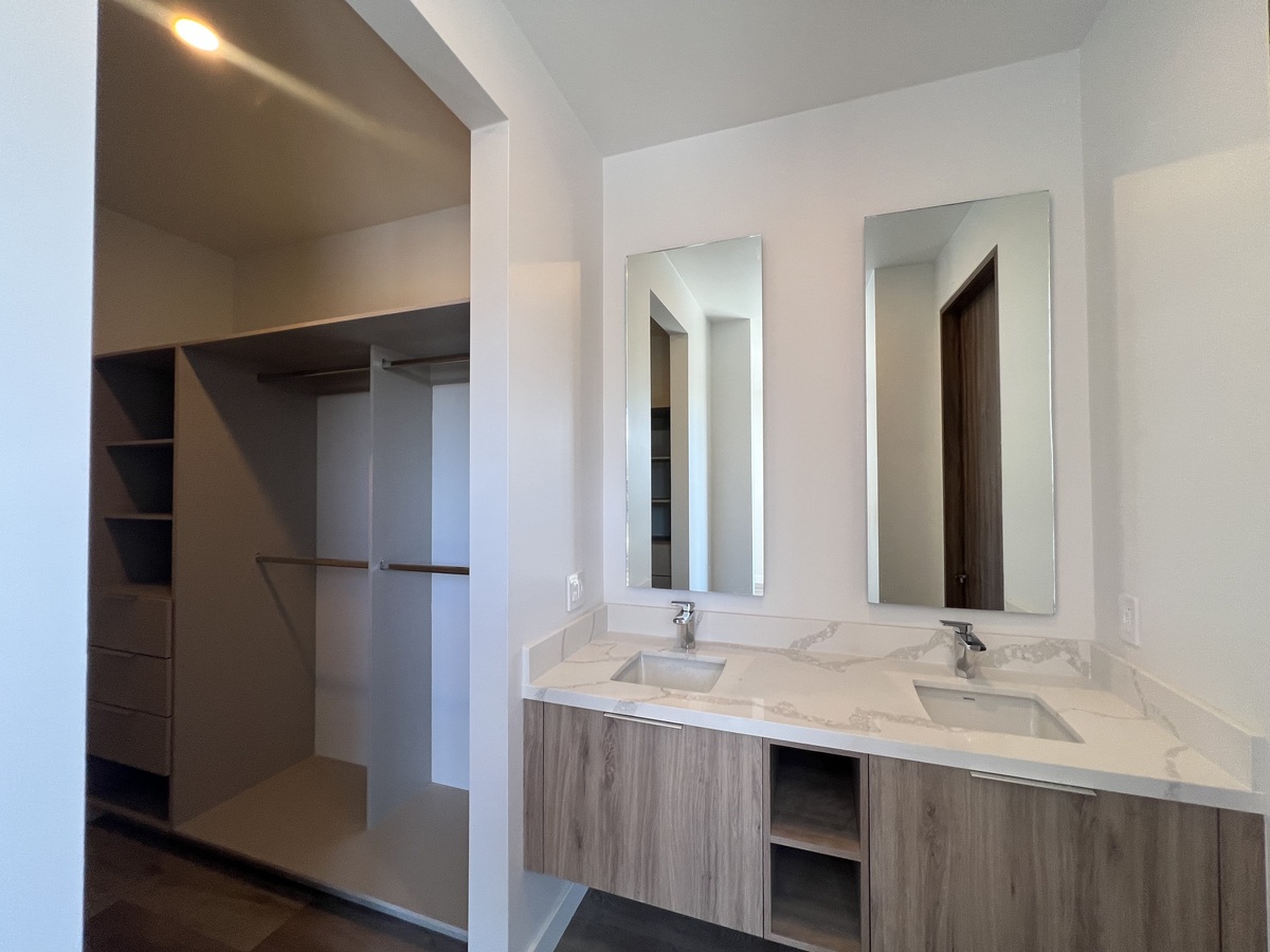 12 de 21: Baño ppal con dos lavabos