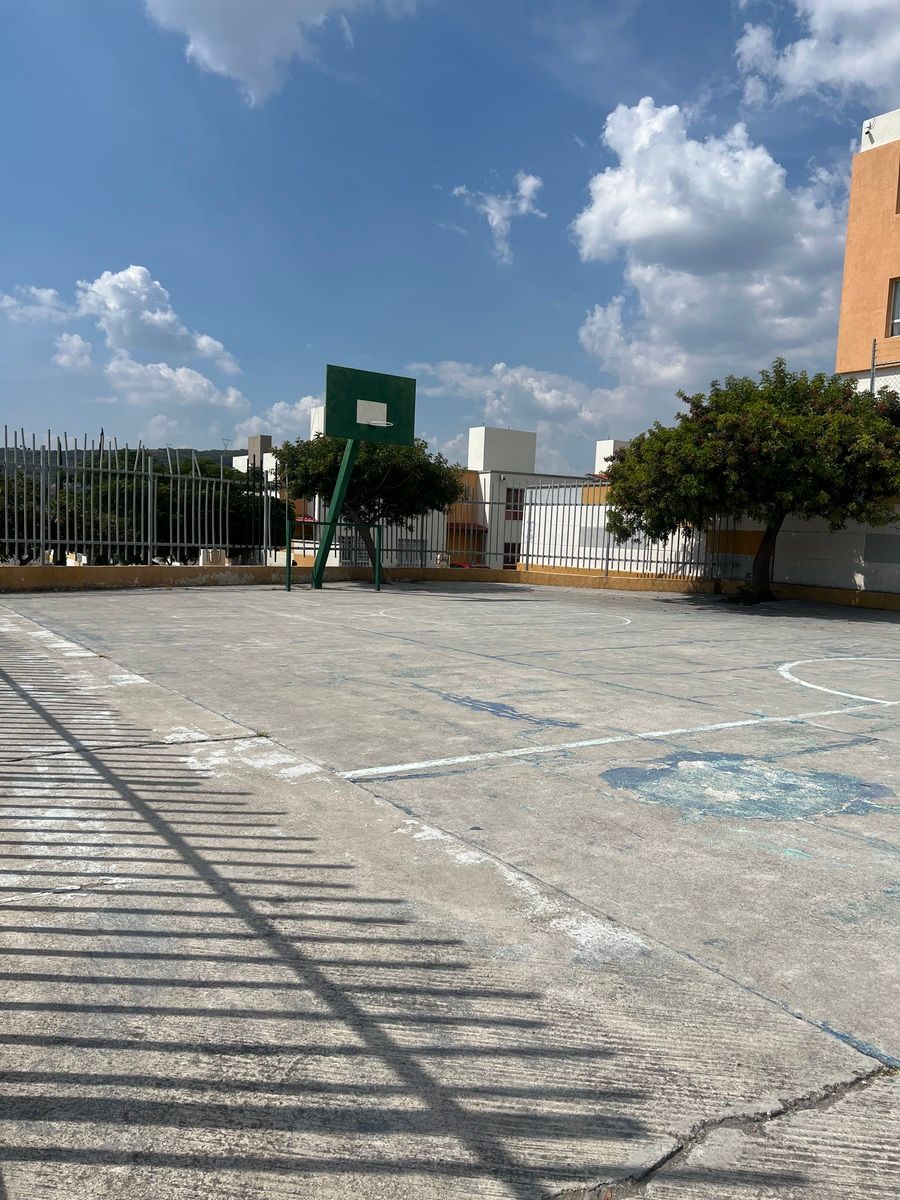 21 of 23: Cancha de Basquetball