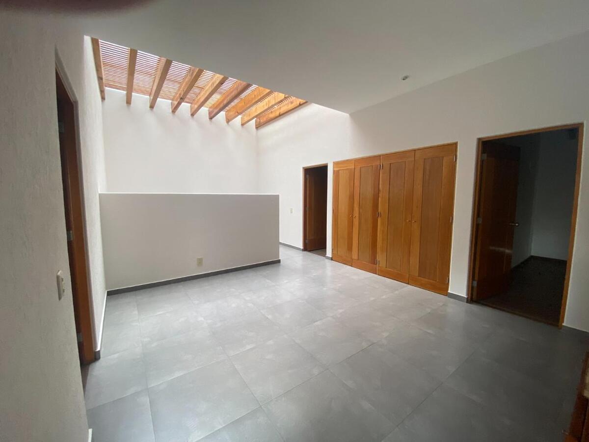 18 de 38: Acceso recámaras