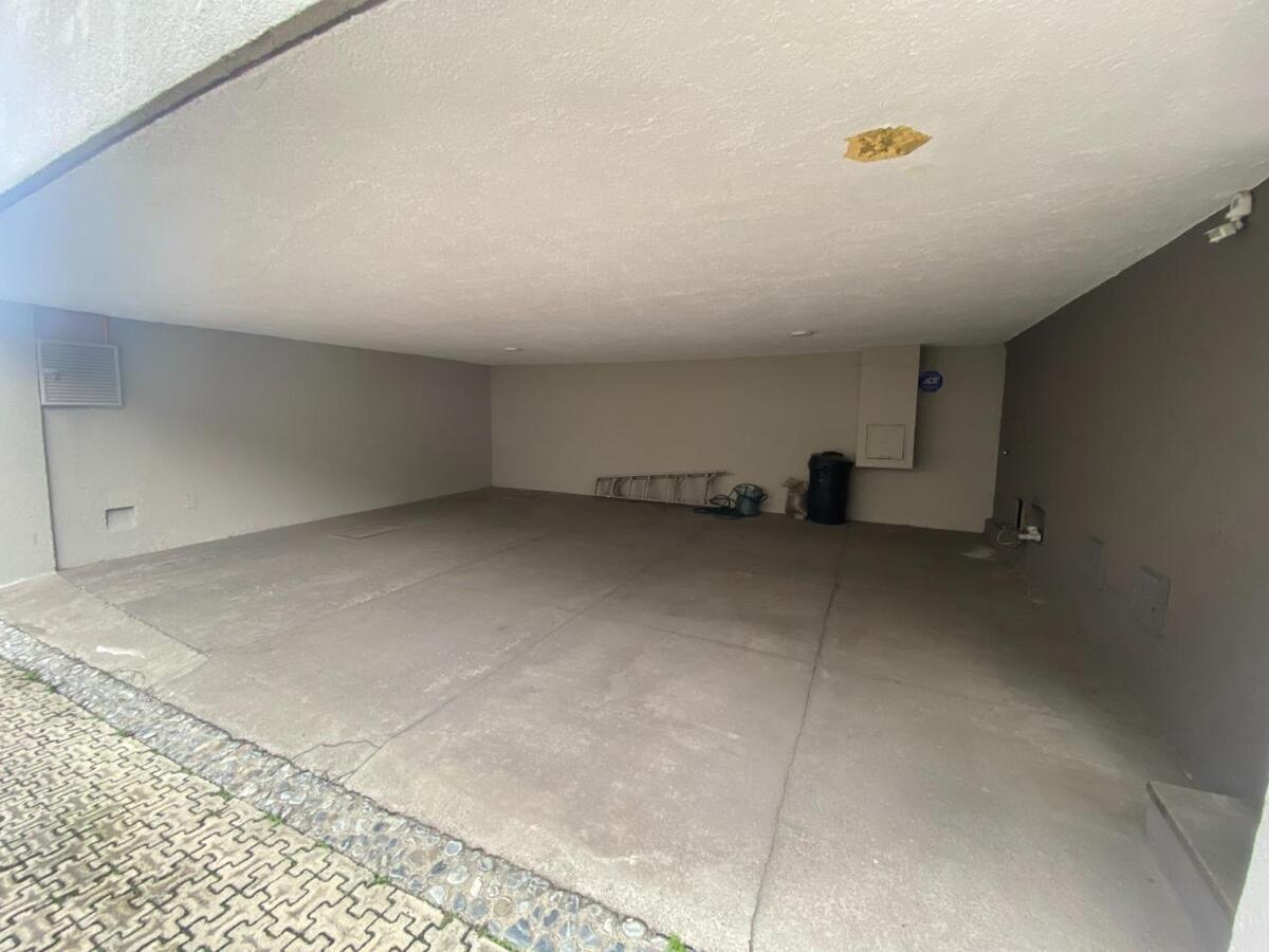 35 de 38: Estacionamiento