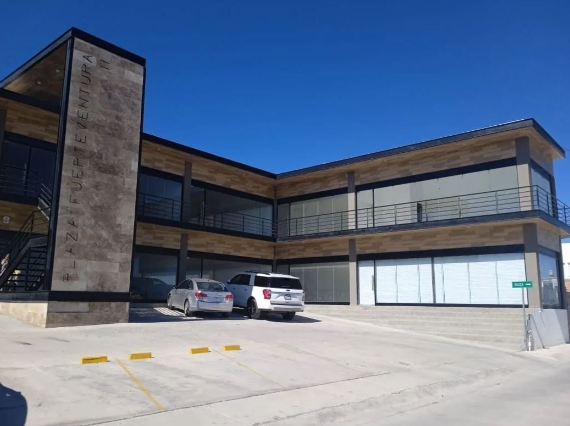 17 de 17: Cercanía a plaza comercial