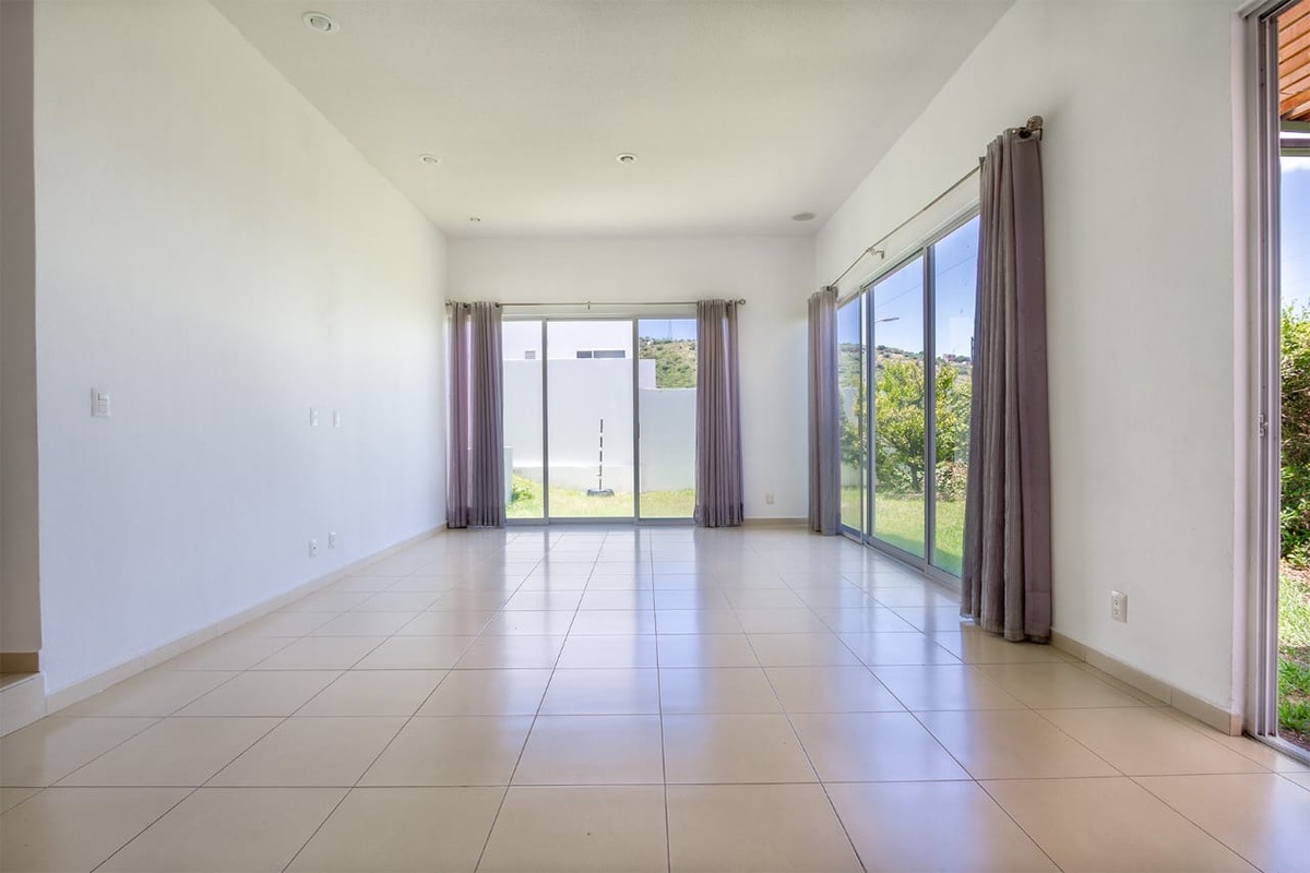 3 of 16: Sala y Comedor