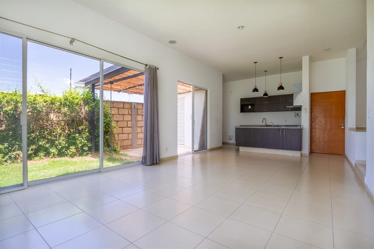 4 of 16: Cocina y Comedor