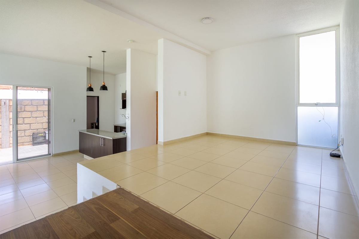 2 of 16: Estancia y Comedor