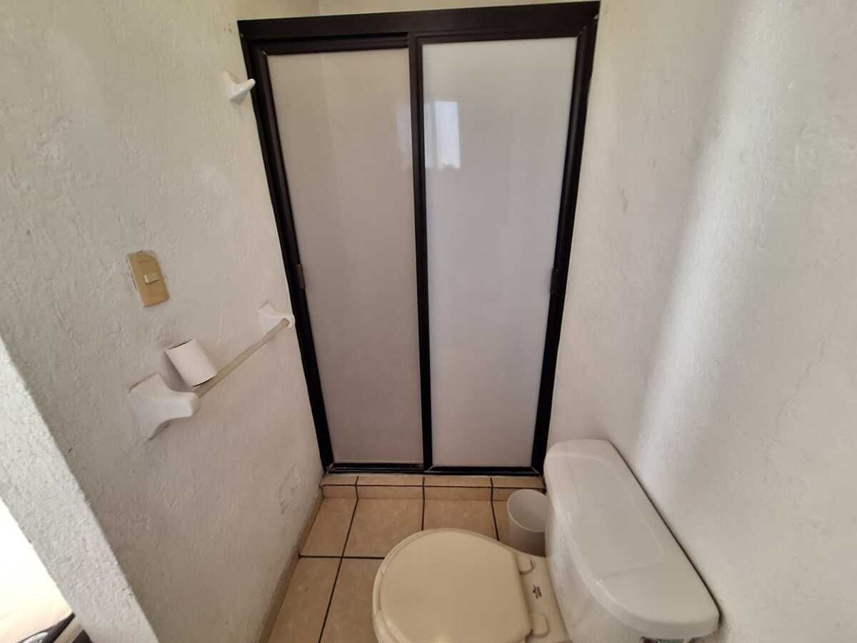 22 of 29: BAÑO CUARTO SERVICIO