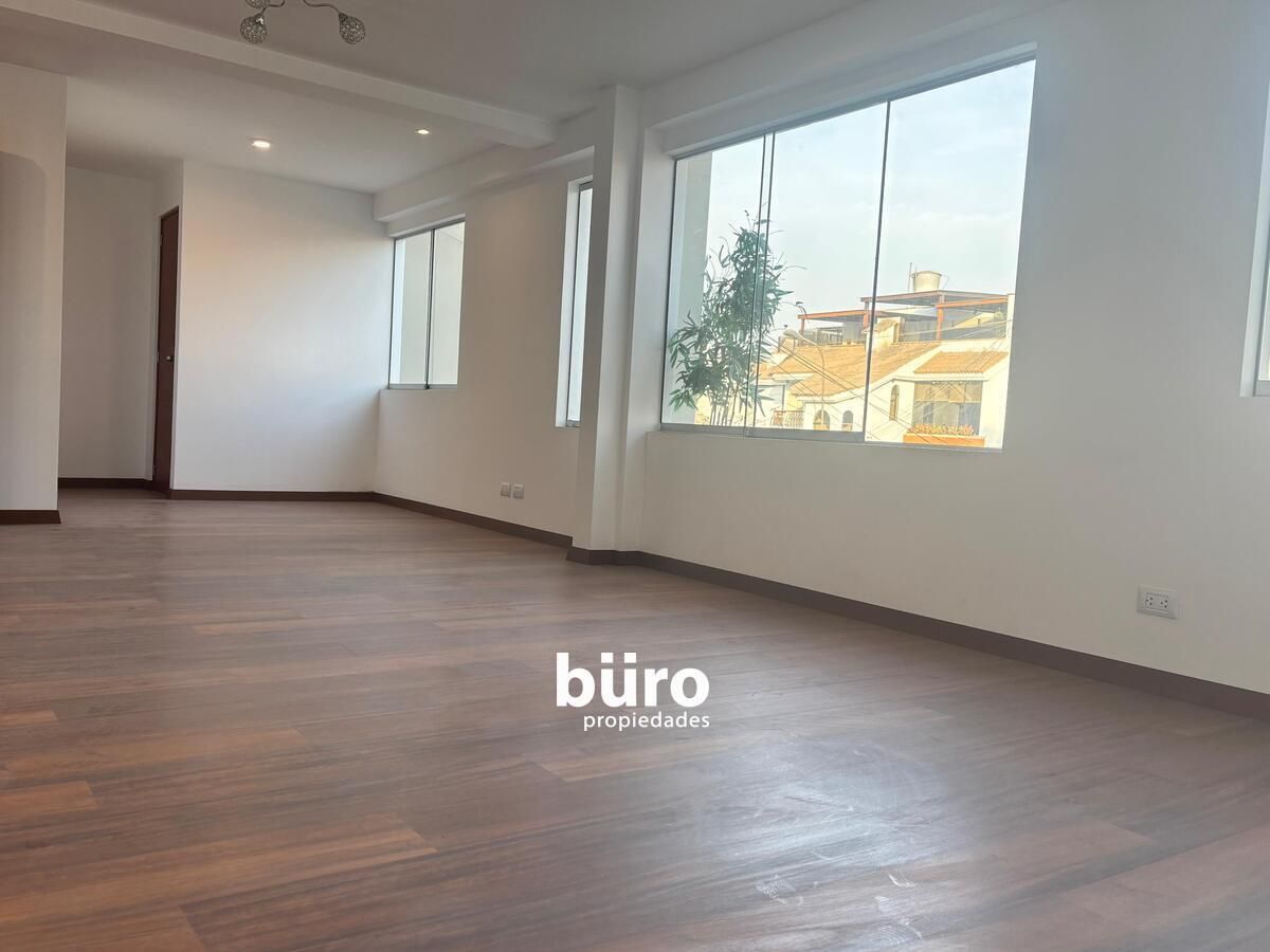 2 de 13: Sala y comedor amplio