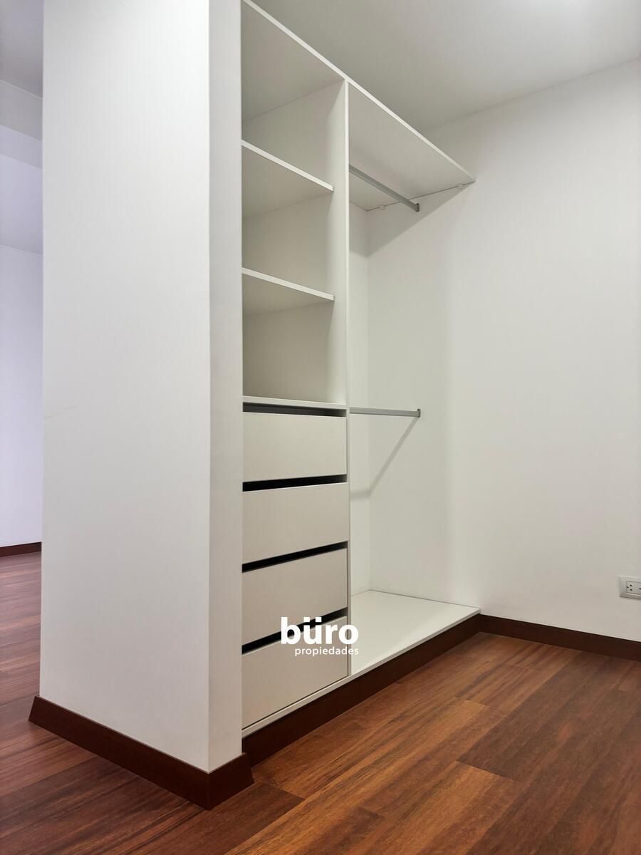 5 de 13: Closet principal