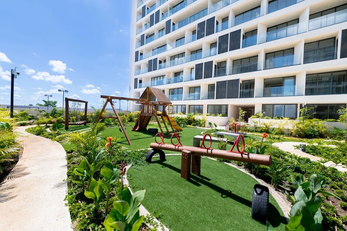 23 de 36: Parque con juegos para niños