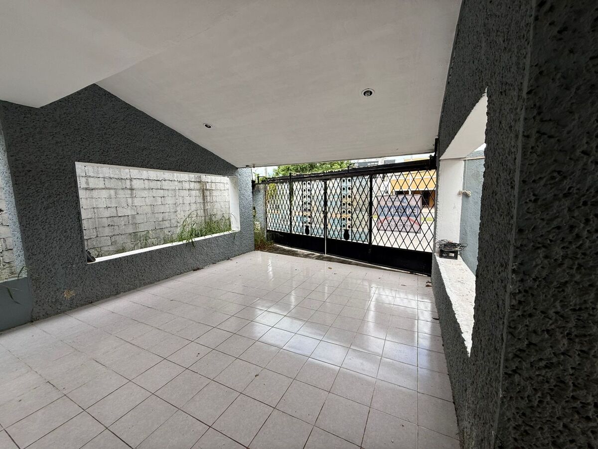 4 de 17: Garage Techado