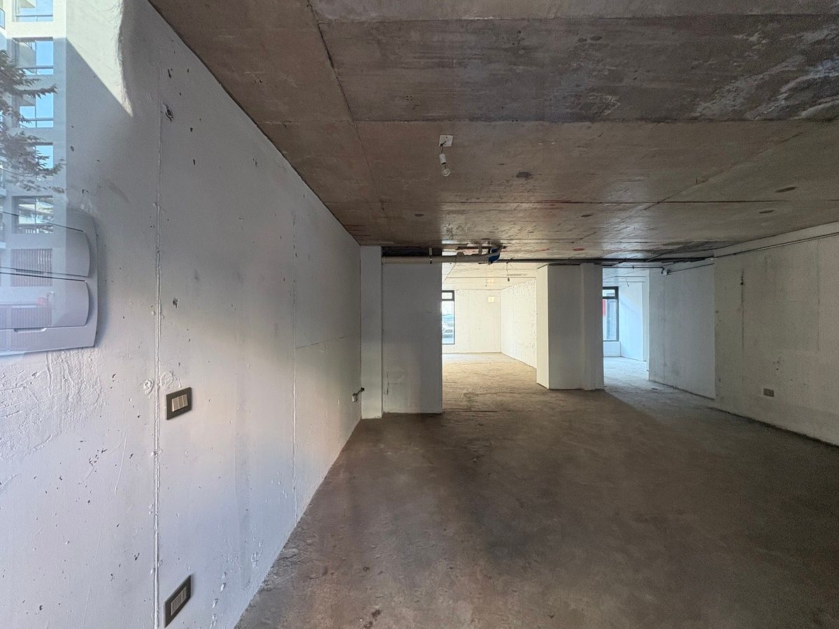 Local comercial de planta libre en obra calle Curico