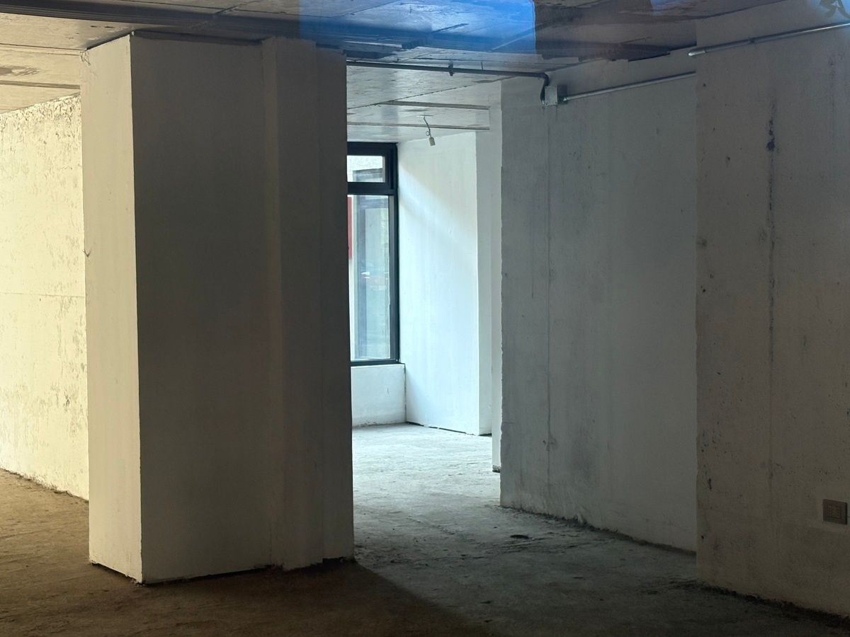 Local comercial de planta libre en obra calle Curico