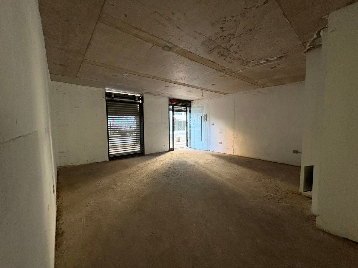 Local comercial de planta libreen obra calle Curico