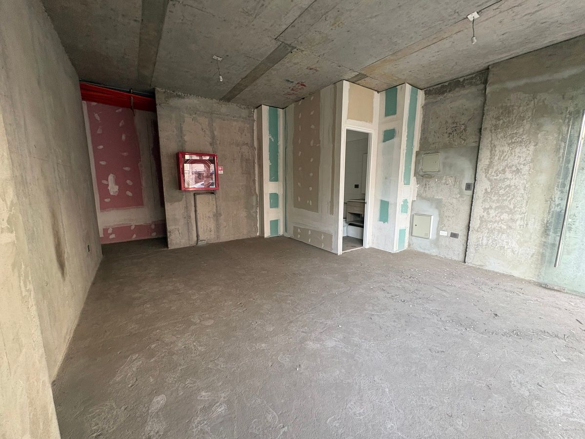 Local comercial de planta libre en obra Ñuñoa