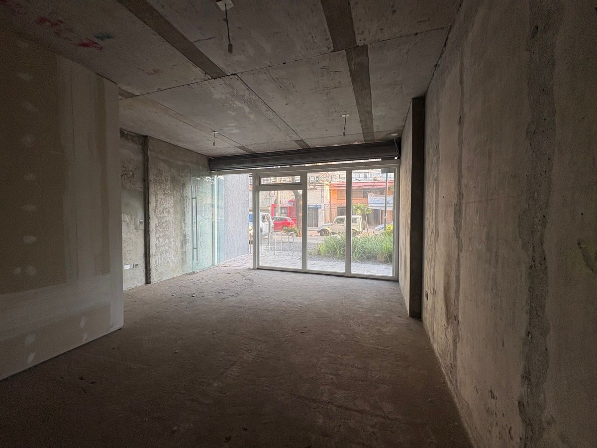 Local comercial de planta libre en obra Ñuñoa
