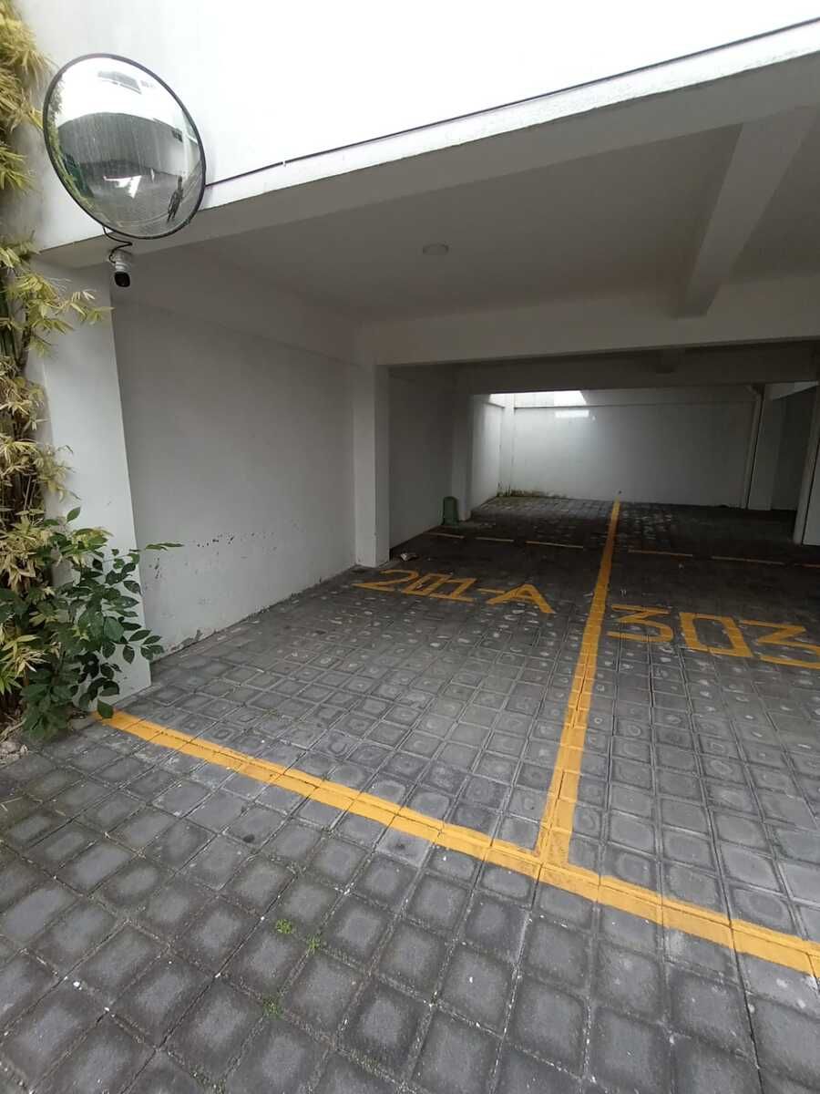 25 de 25: Estacionamiento techado