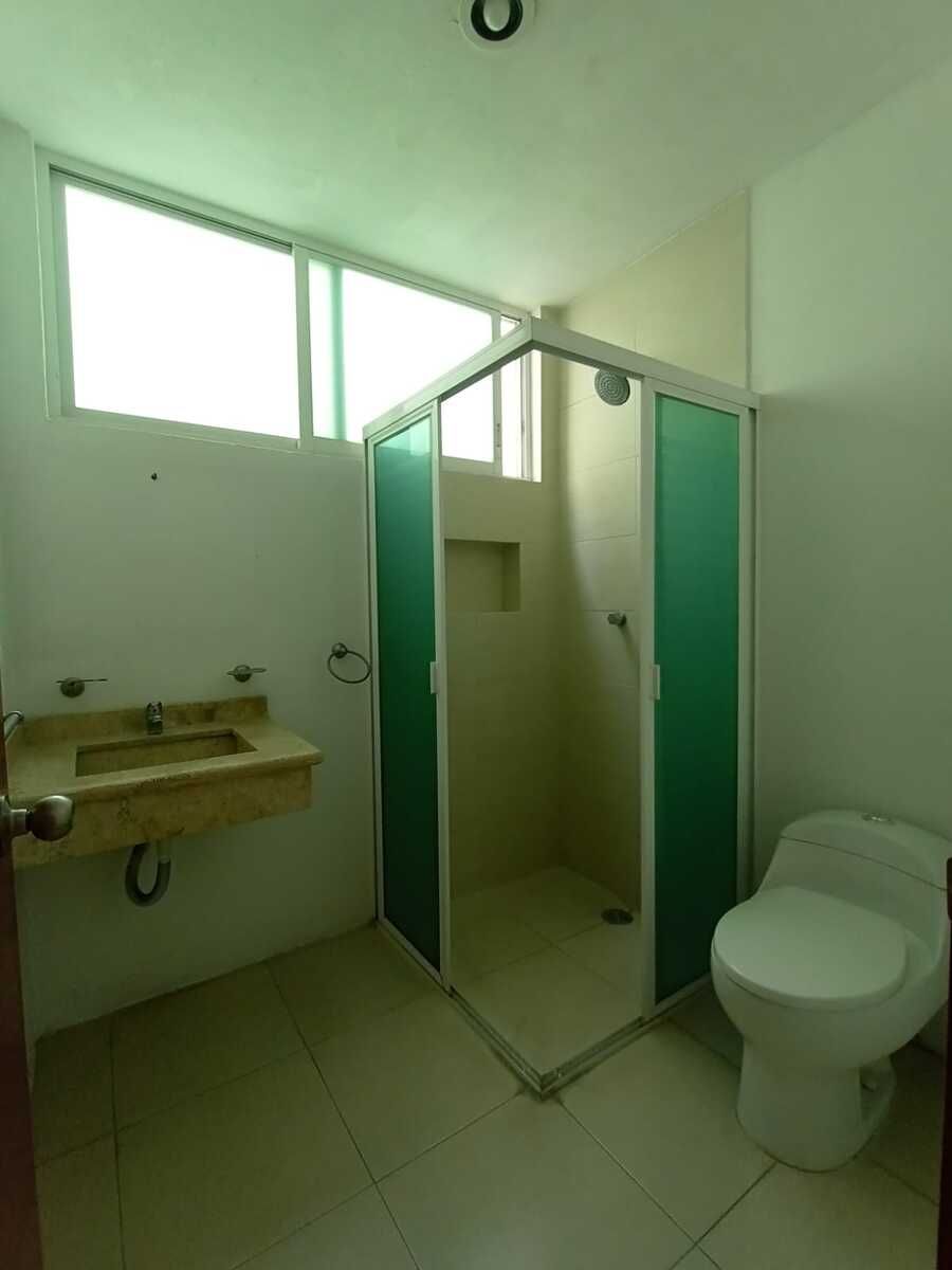 13 de 25: Baño secundario